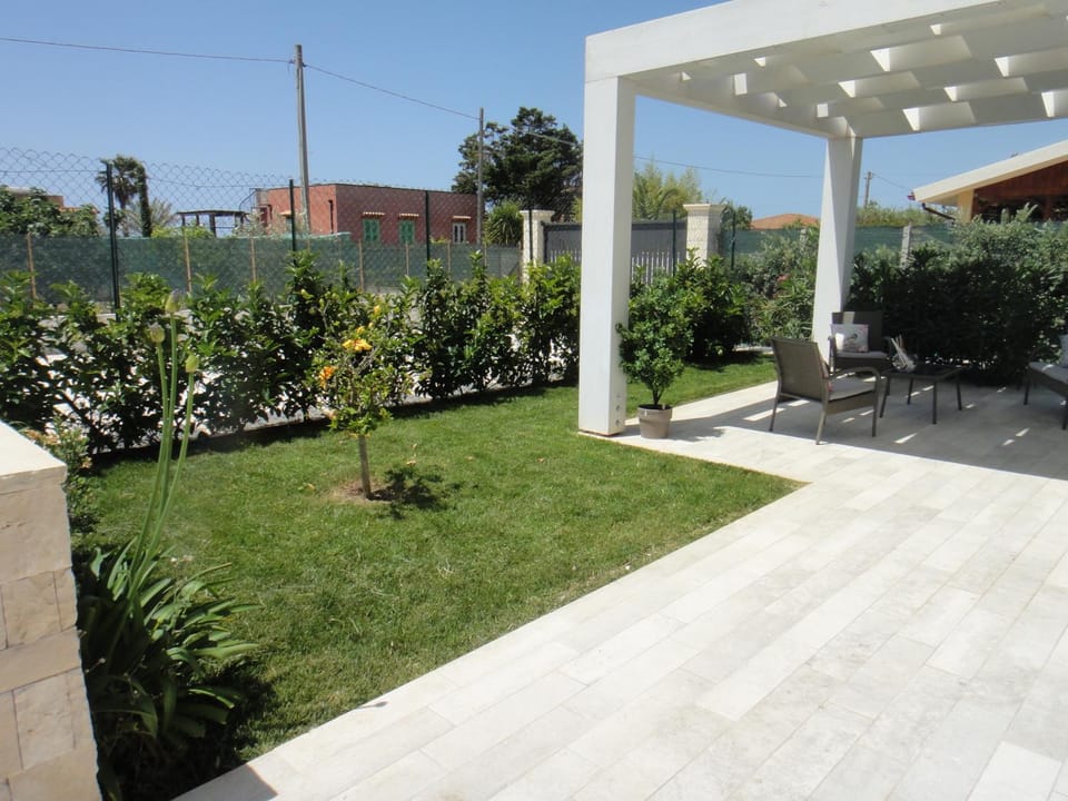 Facade/entrance, Garden, Garden view