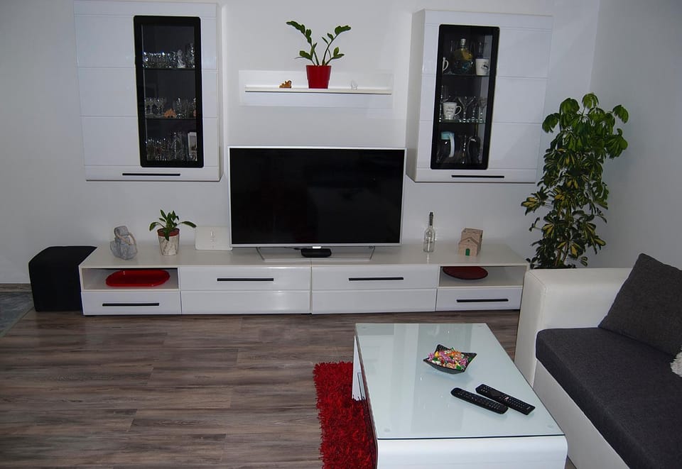 Communal lounge/ TV room, Living room, Seating area