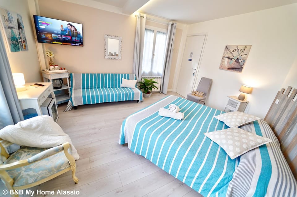 Photo of the whole room, Bedroom