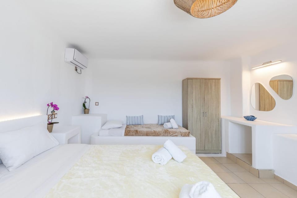 Bed, Photo of the whole room, Bedroom, towels, wardrobe, air conditioner