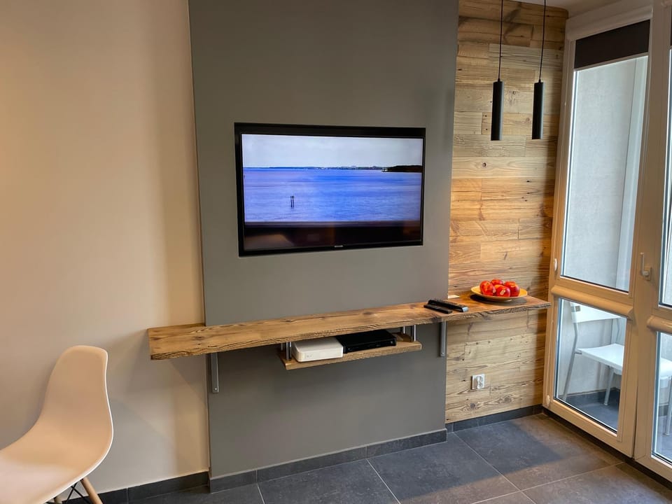 TV and multimedia, Area and facilities