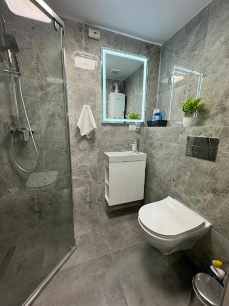 Shower, Toilet, Bathroom