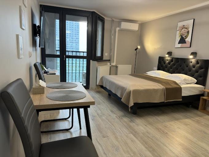 Bed, TV and multimedia, Living room, Bedroom, air conditioner