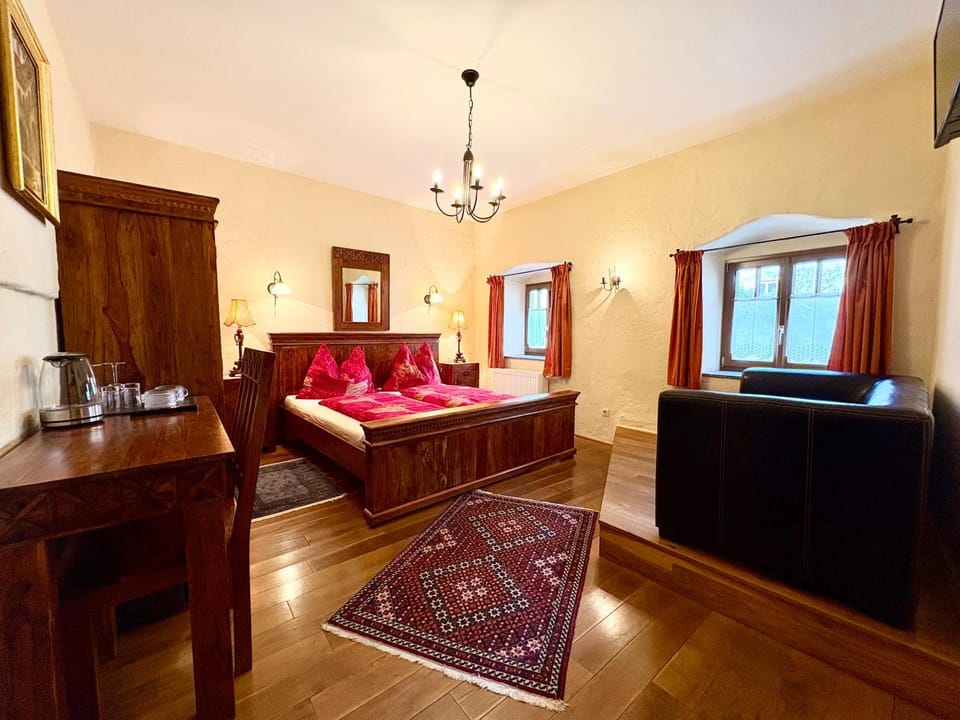 Bed, TV and multimedia, Photo of the whole room, Seating area