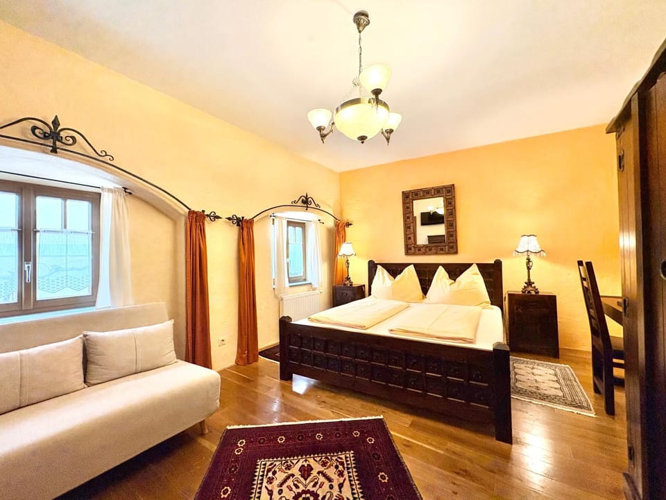 Bed, Photo of the whole room, Seating area, Bedroom