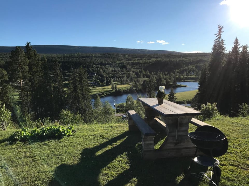 Food and drinks, Mountain view, River view