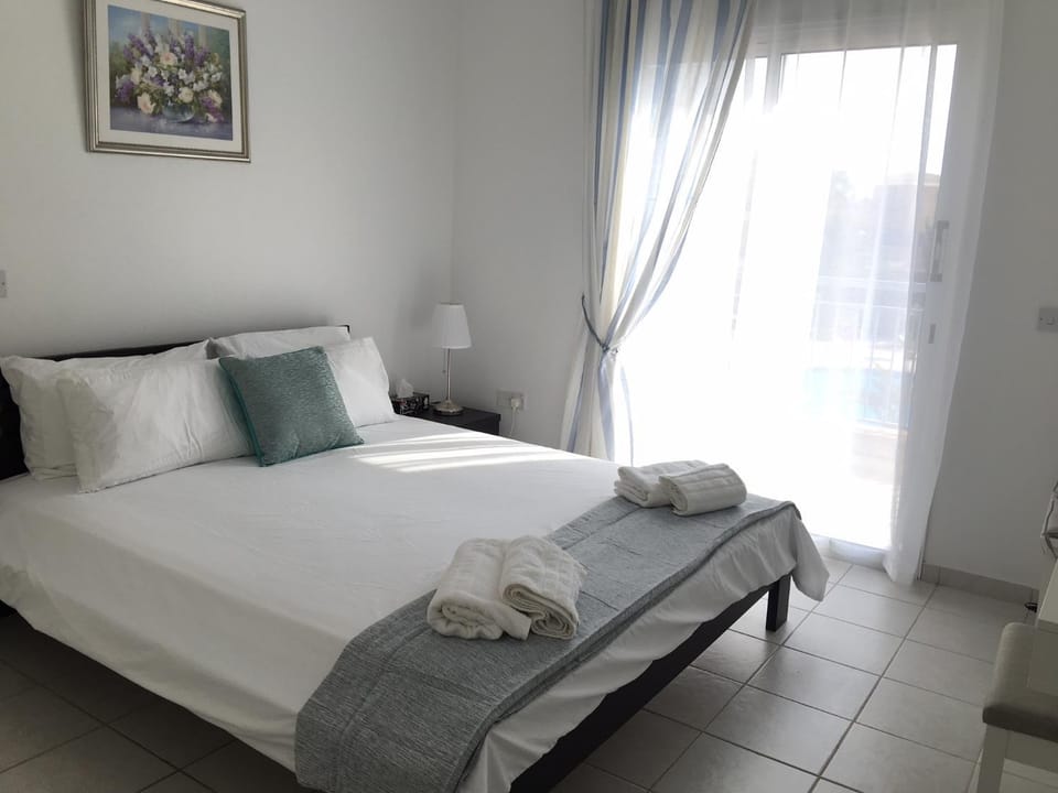 Bedroom, Pool view