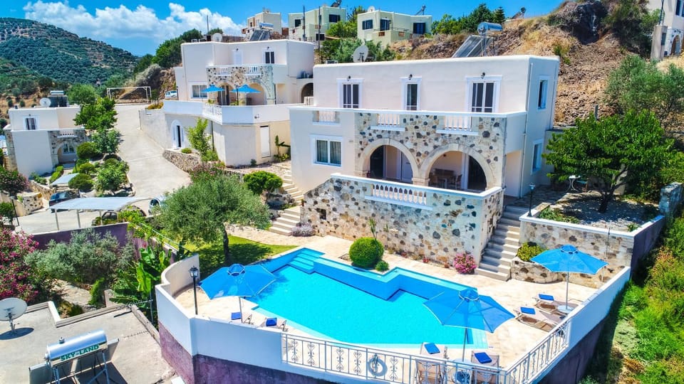 Bird's eye view, Pool view