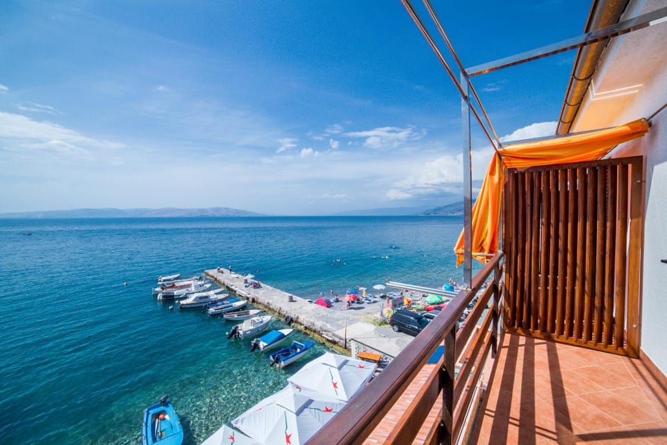 Porto Romantico 1 Bed and Breakfast in Lika-Senj County