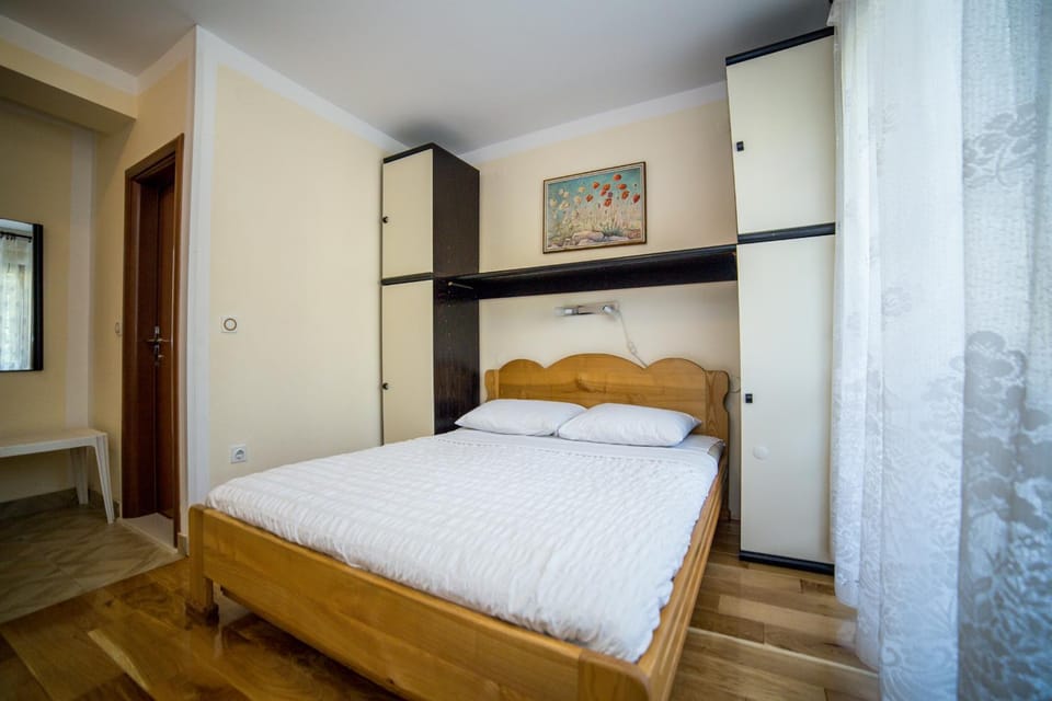 Porto Romantico 2 Bed and Breakfast in Lika-Senj County
