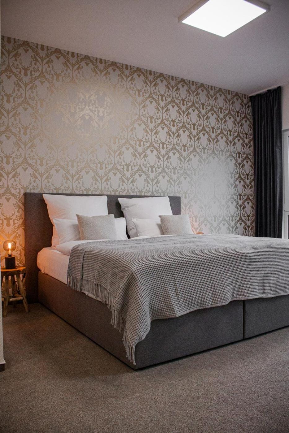 Photo of the whole room, Bedroom