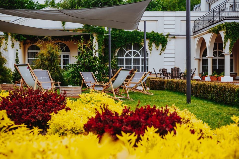 Balcony/Terrace, Food and drinks, Business facilities, Banquet/Function facilities, Alcoholic drinks, Non alcoholic drinks, sunbed