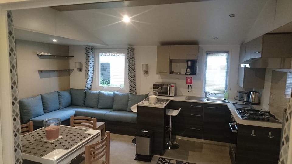 Mobile Home dans Domaine de Kerlann Campground/ 
RV Resort in Pont-Aven