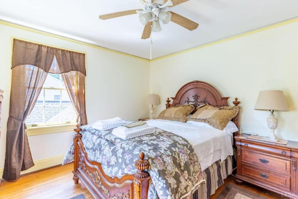 Welcome to your private cozy room #2 near LU, Stadium & general hospital Bed and Breakfast in Lynchburg