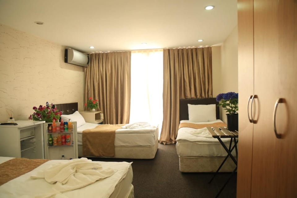 Bed, Other, Photo of the whole room, Decorative detail
