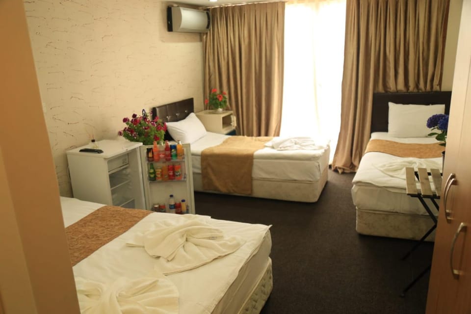 Bed, Other, Photo of the whole room, Decorative detail