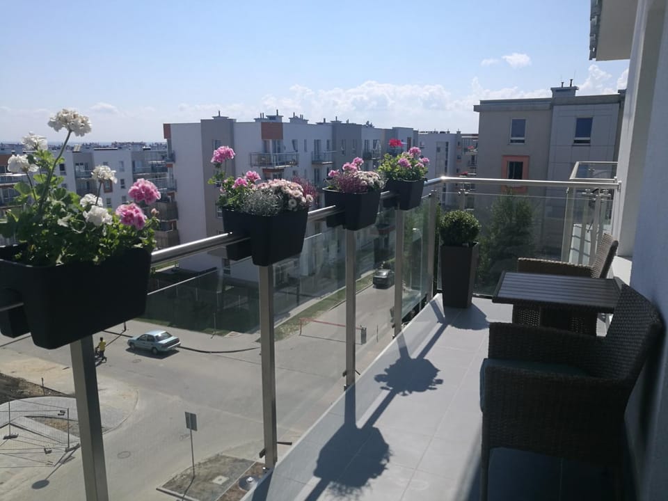 Balcony/Terrace, Street view