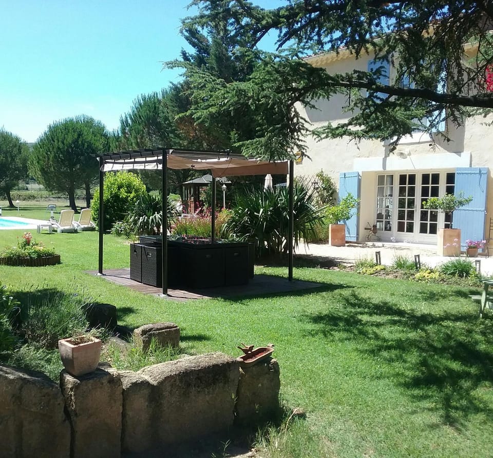 Mas des Bougainvillees Bed and Breakfast in Provence-Alpes-Côte d'Azur