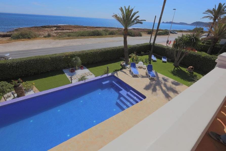 Pool view, Sea view