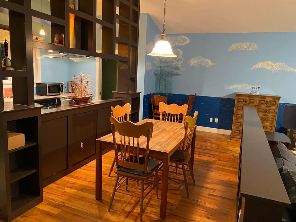 Dining area, pet friendly