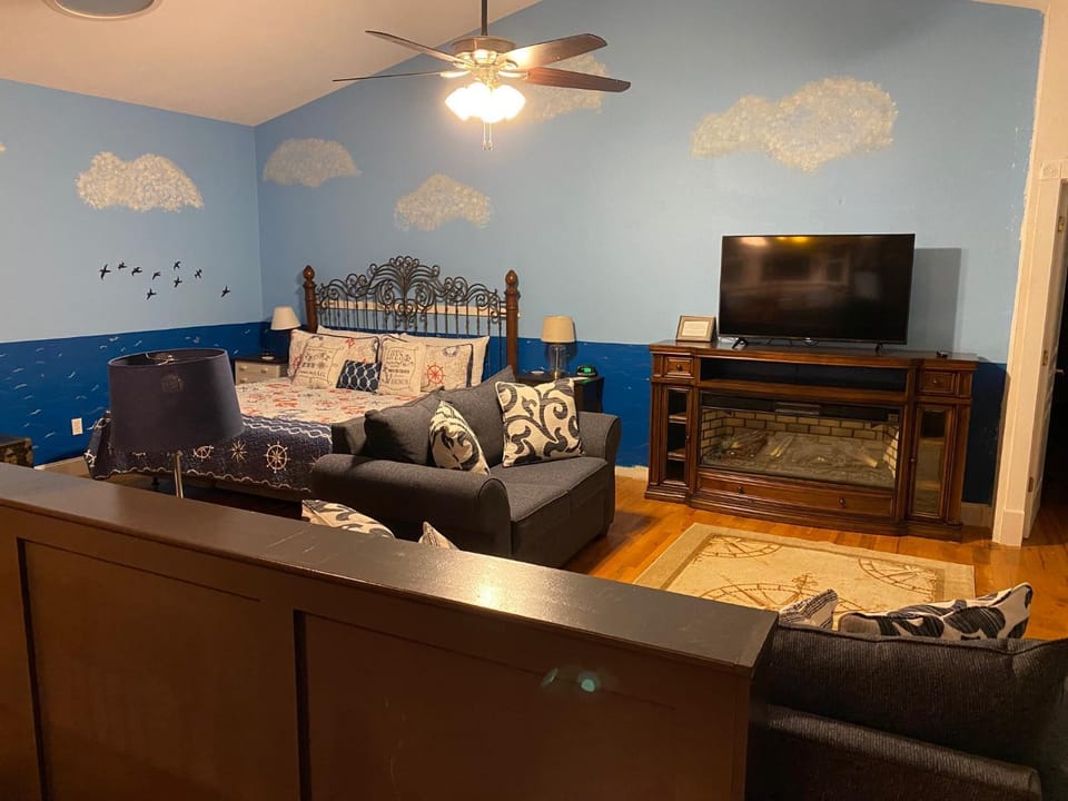 TV and multimedia, Living room, Seating area, fireplace