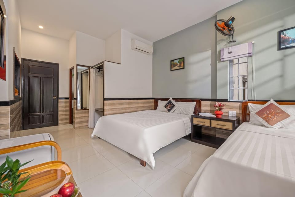 Bed, TV and multimedia, Photo of the whole room, Seating area, Bedroom, air conditioner