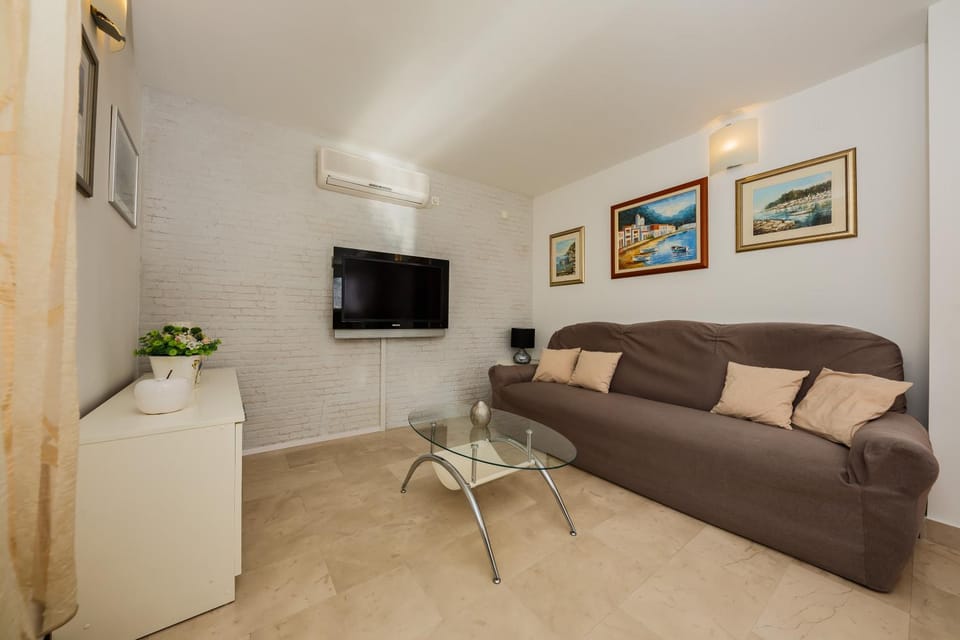 TV and multimedia, Seating area