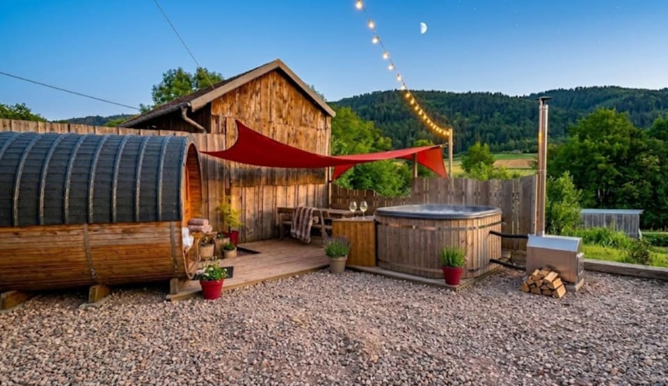 Hot Tub, Sauna