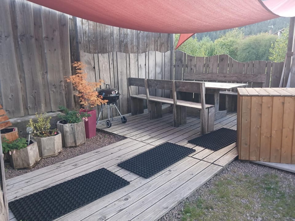 Patio, Entertainment