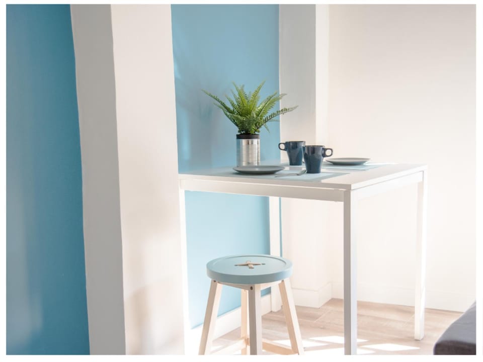 Coffee/tea facilities, Living room, Seating area