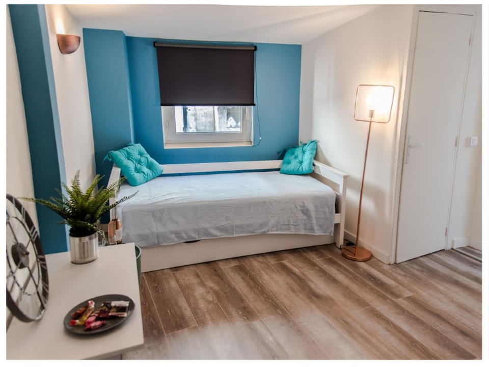 Bed, Photo of the whole room