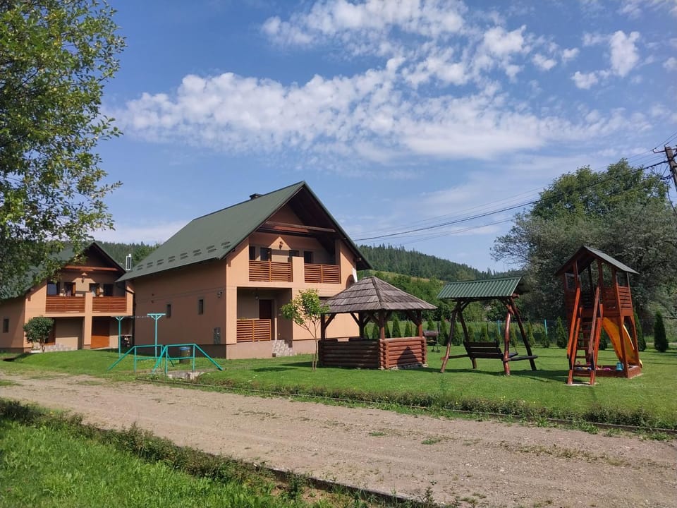 Верховинська Хата Bed and Breakfast in Ukraine