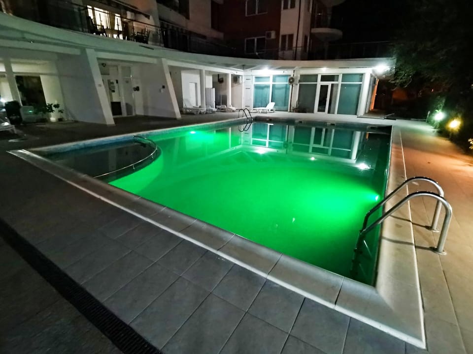 Night, Pool view