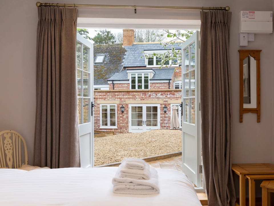 Property building, Bed, Bedroom, Garden view