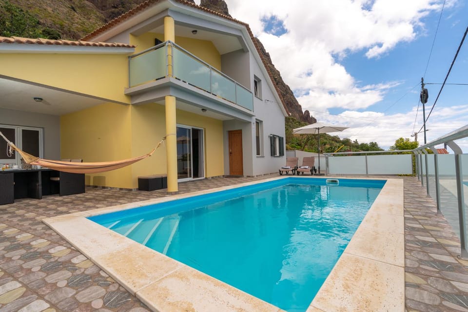 Area and facilities, Swimming pool