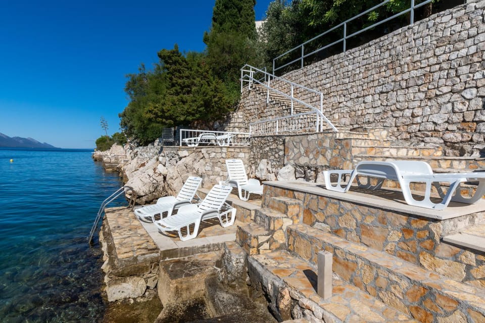 View (from property/room), Sea view, sunbed