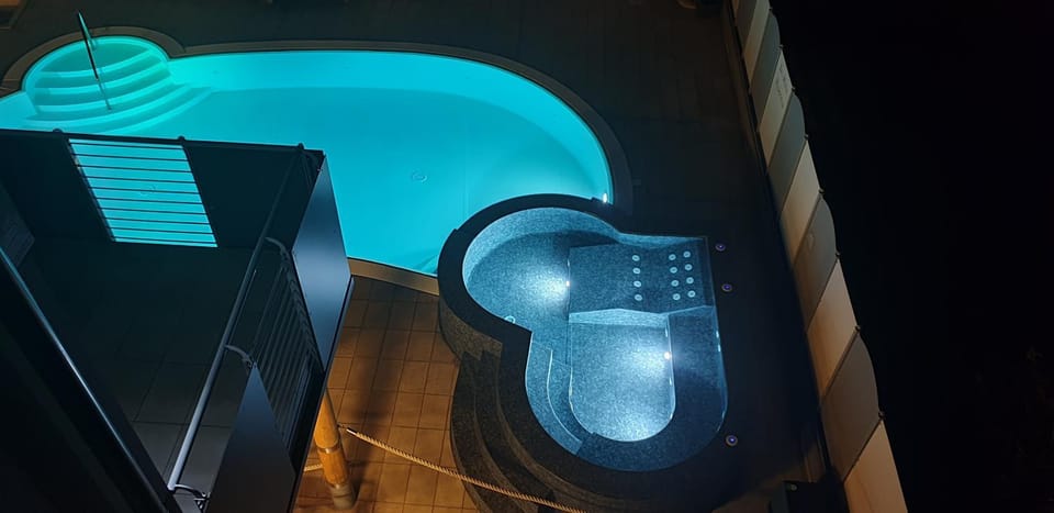 Hot Tub, Hot Tub