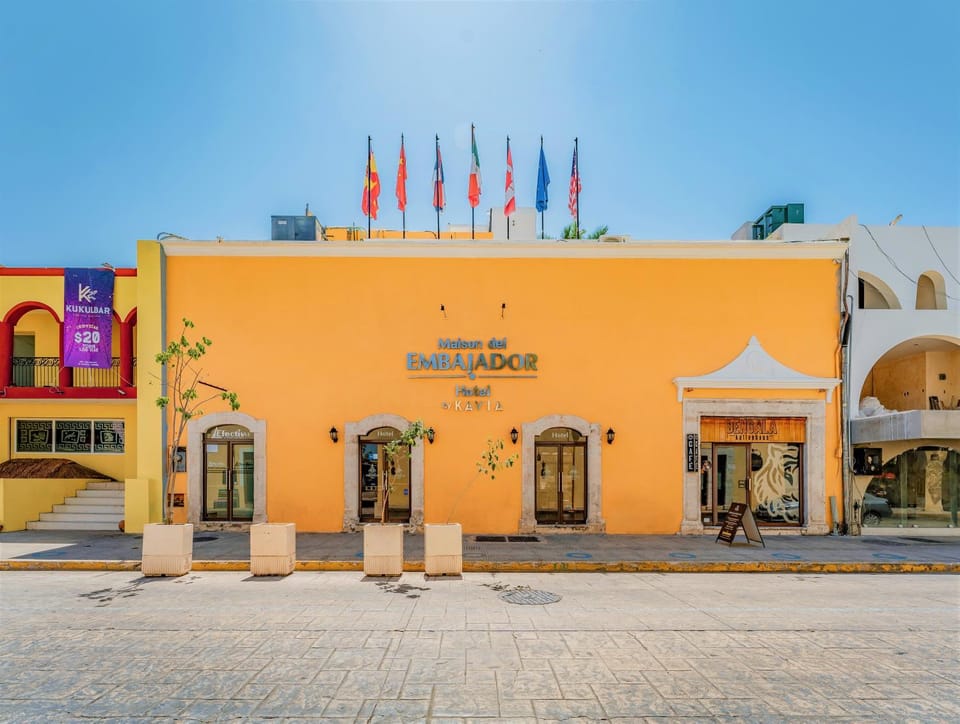 Facade/entrance