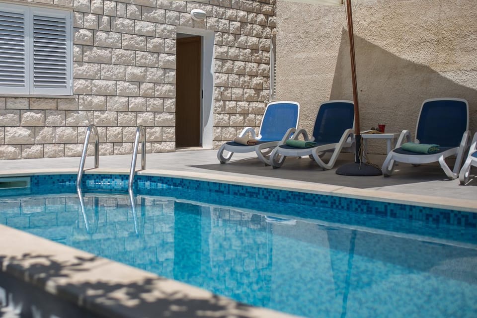 Balcony/Terrace, Swimming pool
