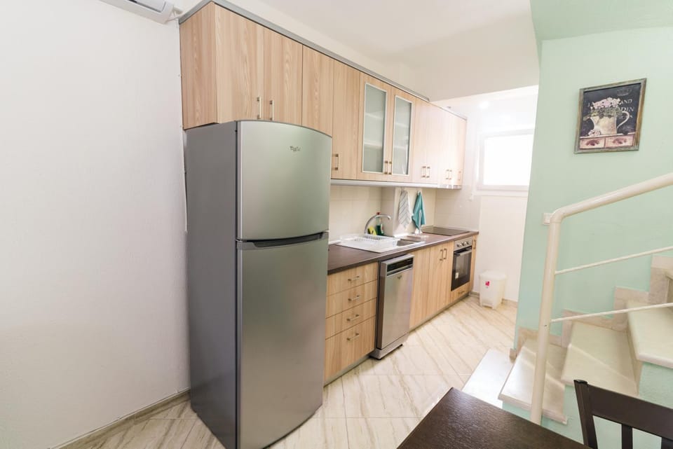 Kitchen or kitchenette, Dining area, dishwasher, pet friendly, stove