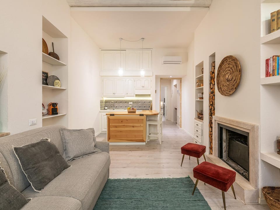 Kitchen or kitchenette, Living room, Seating area, pet friendly, stove