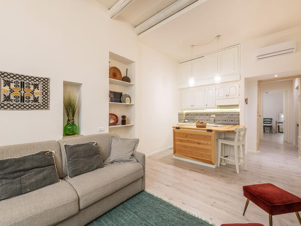 Living room, Seating area, Dining area, air conditioner