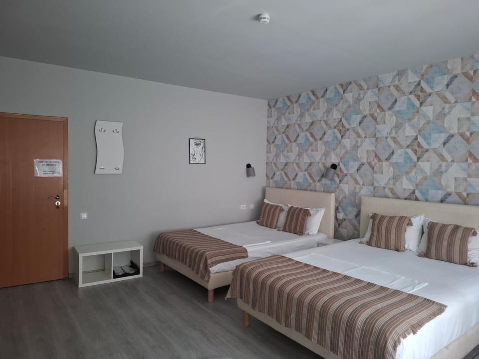 Bed, Photo of the whole room, Bedroom, internet