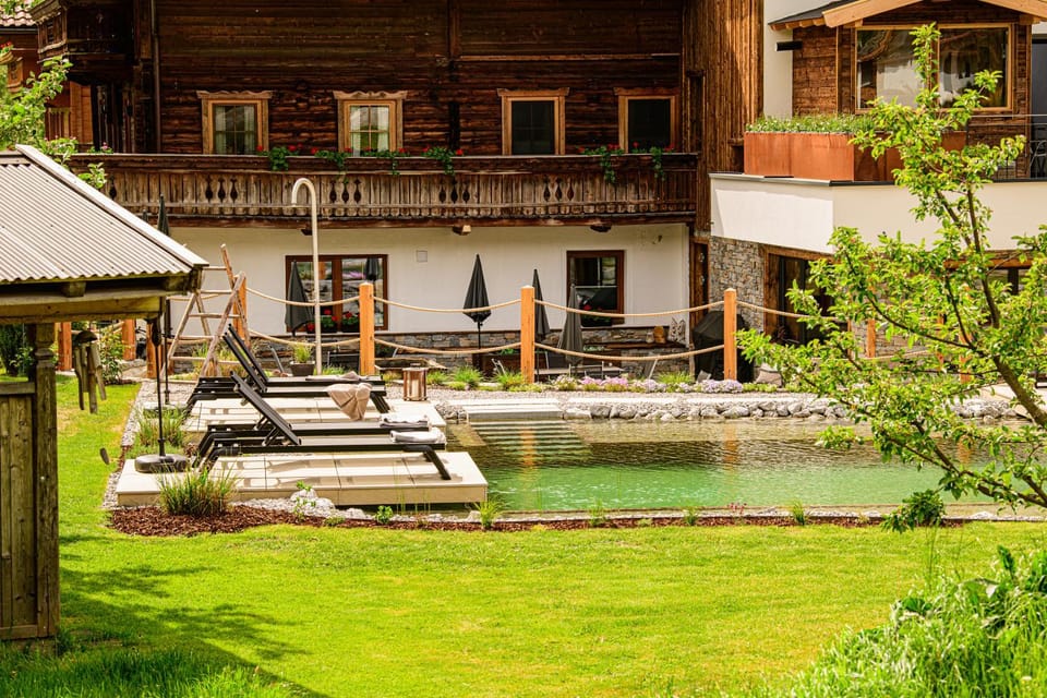 Property building, Garden, Swimming pool