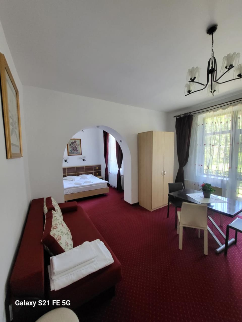 TV and multimedia, Living room, Photo of the whole room, Seating area, Bedroom