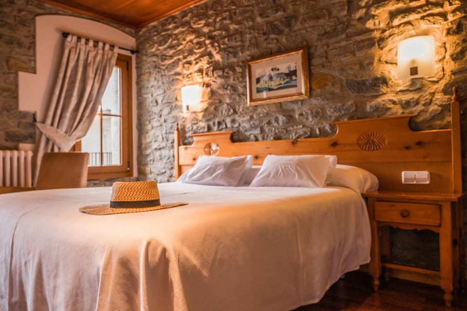 Hotel Hostal Estrella Bed and Breakfast in Garrotxa