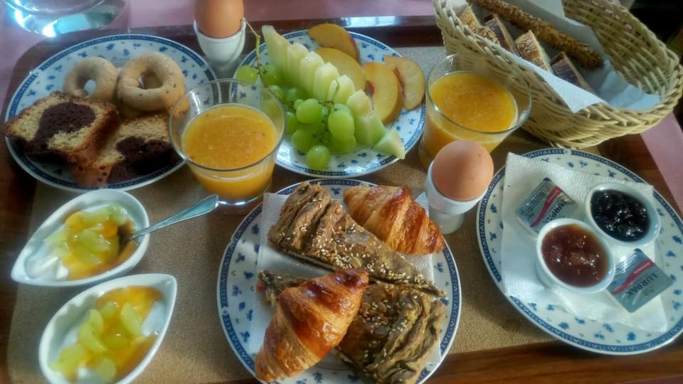 Food and drinks, Food, Continental breakfast