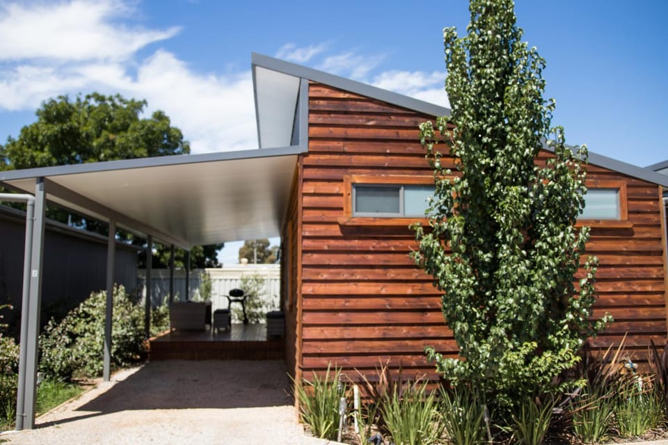 Property building, Facade/entrance, Garden