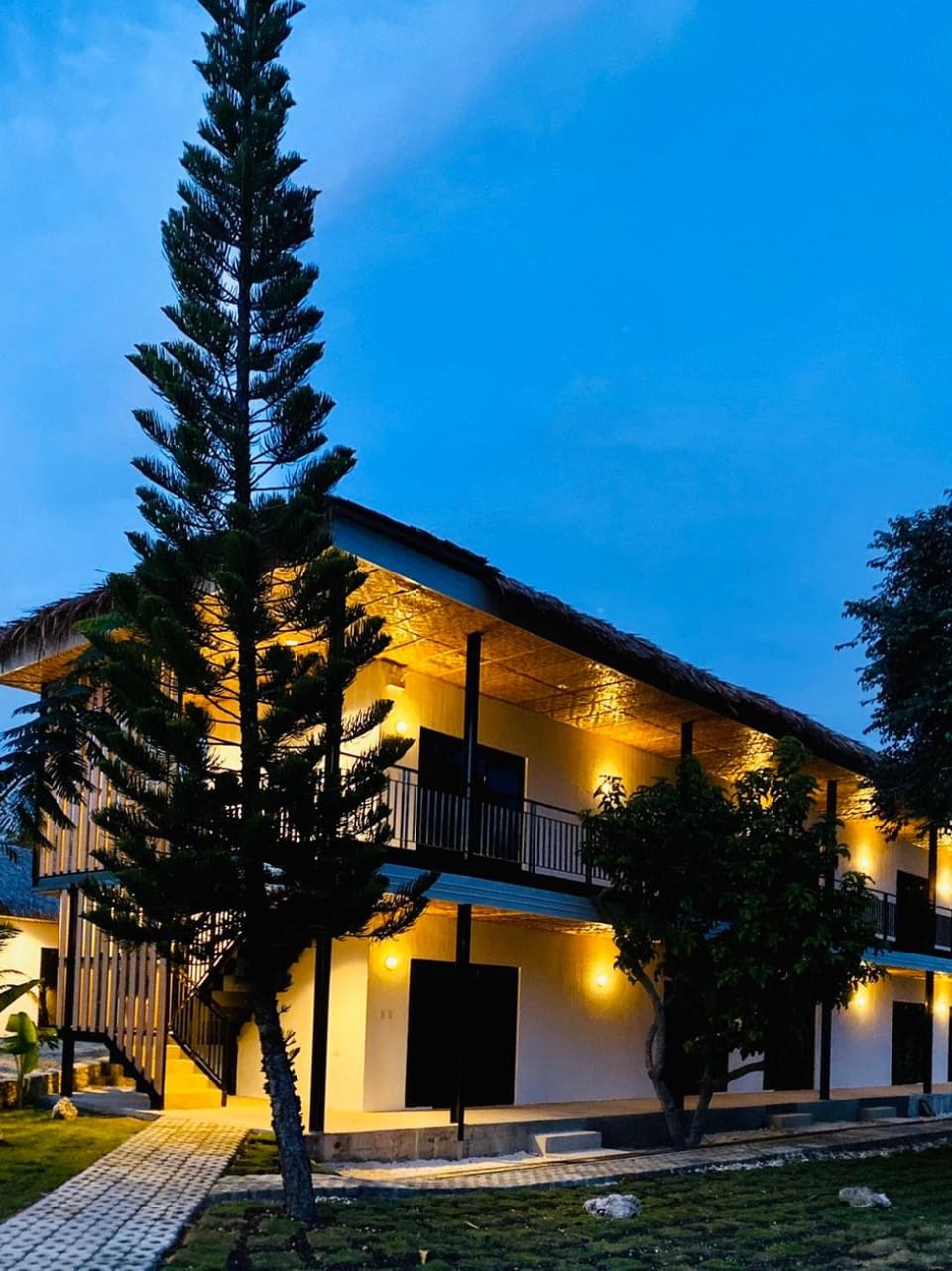 Property building, Off site, Night, Balcony/Terrace, Garden view