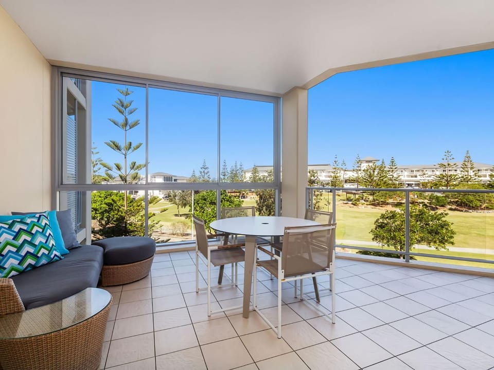 Patio, Day, View (from property/room), Balcony/Terrace, Living room, Seating area, Dining area